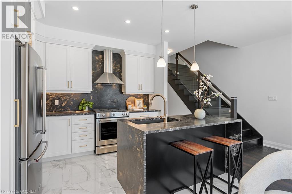 675 VICTORIA Road N Unit# 20