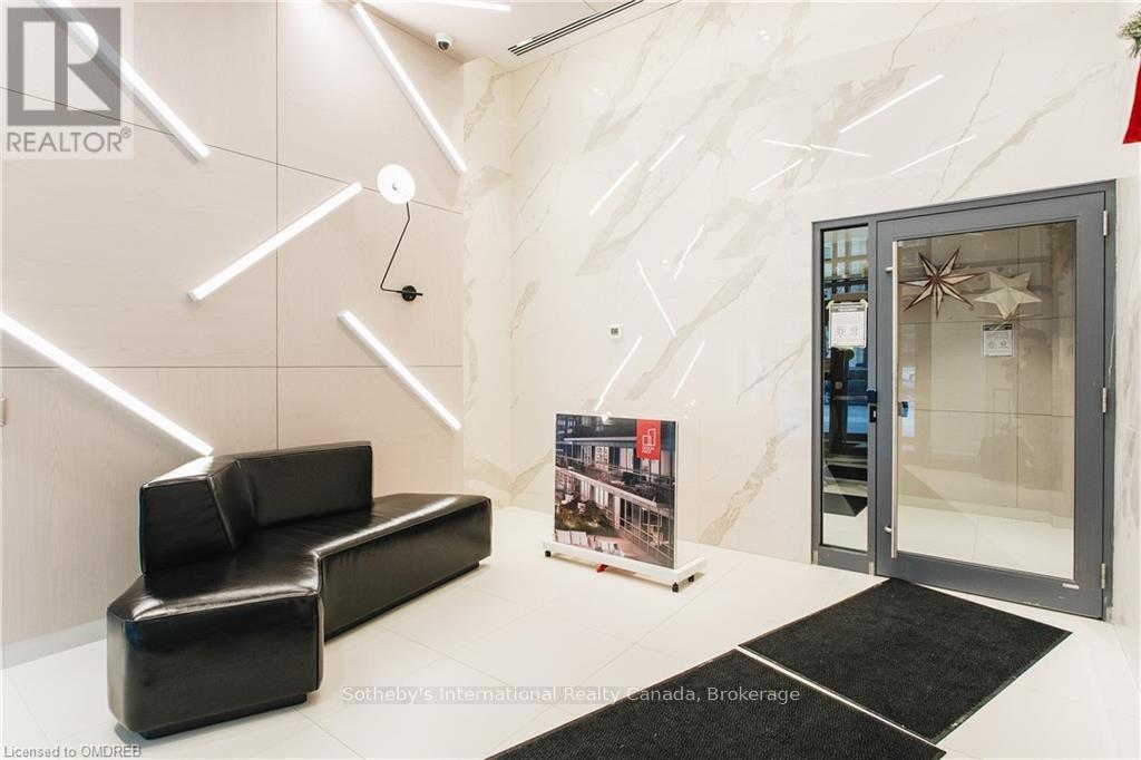 UP07 - 181 HURON STREET