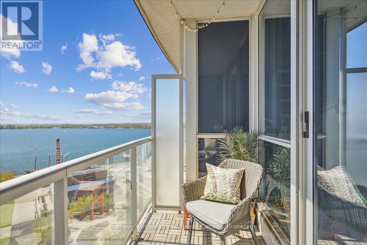 1804 - 218 QUEENS QUAY W