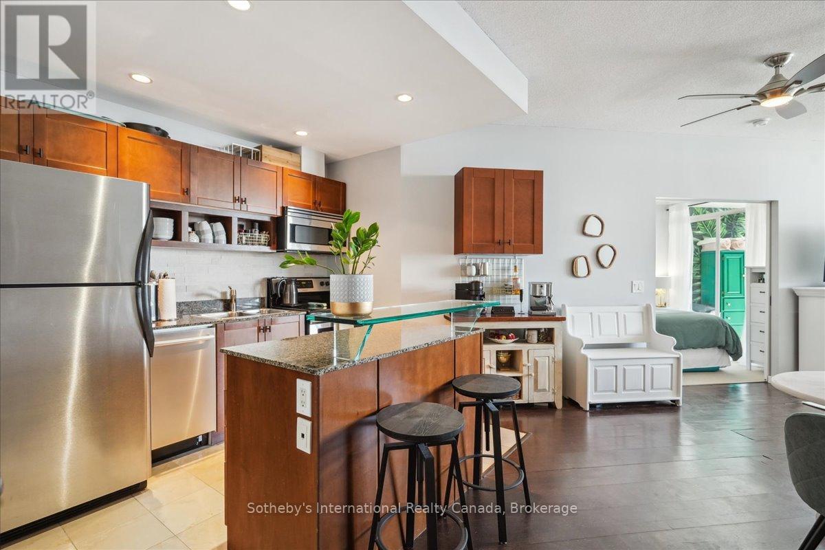 1804 - 218 QUEENS QUAY W