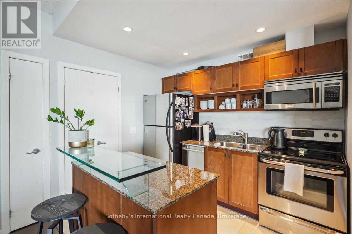 1804 - 218 QUEENS QUAY W