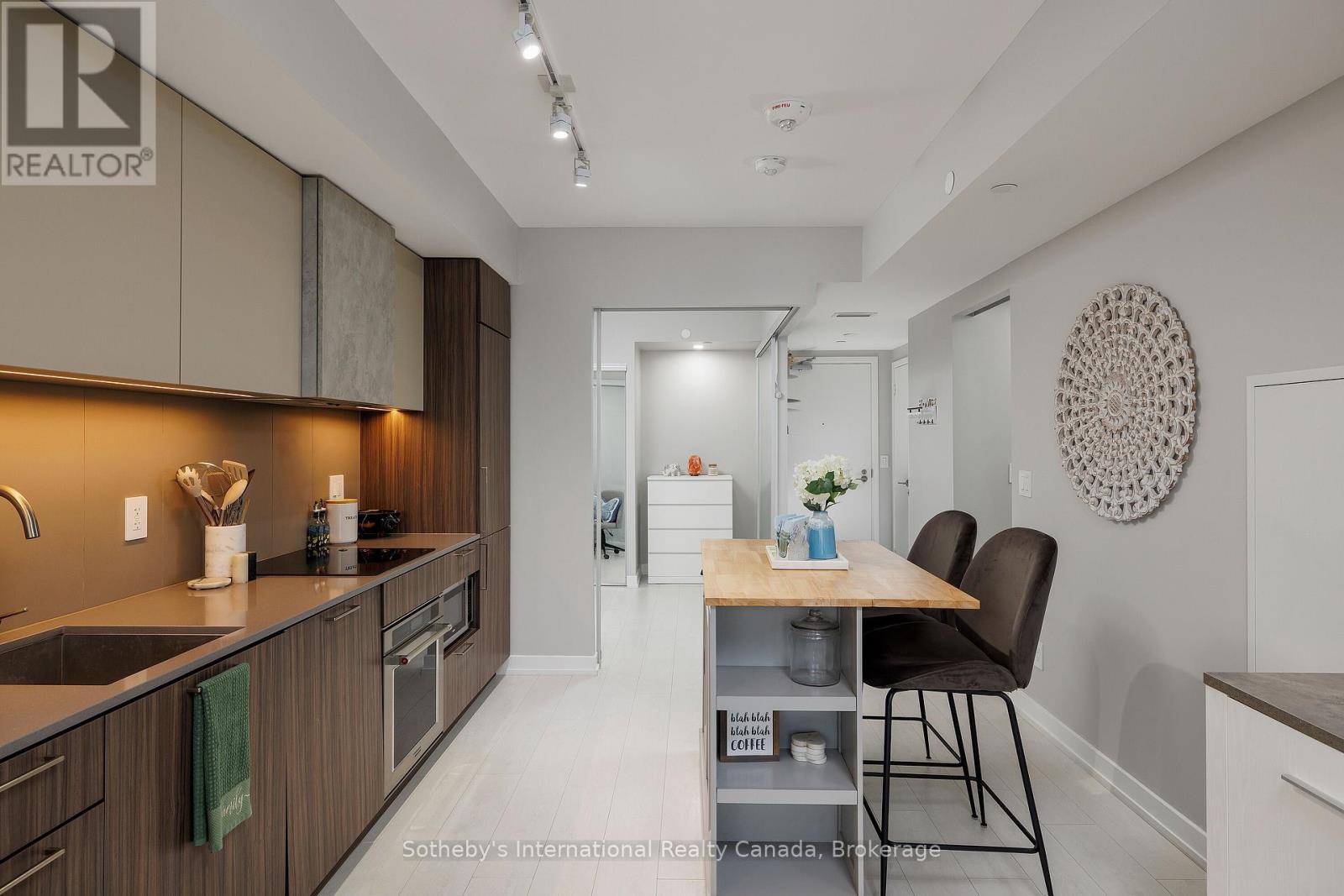 2608 - 19 WESTERN BATTERY ROAD