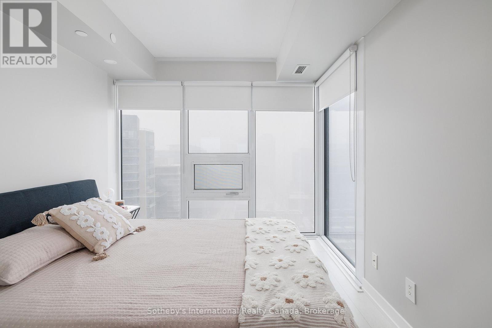 2608 - 19 WESTERN BATTERY ROAD