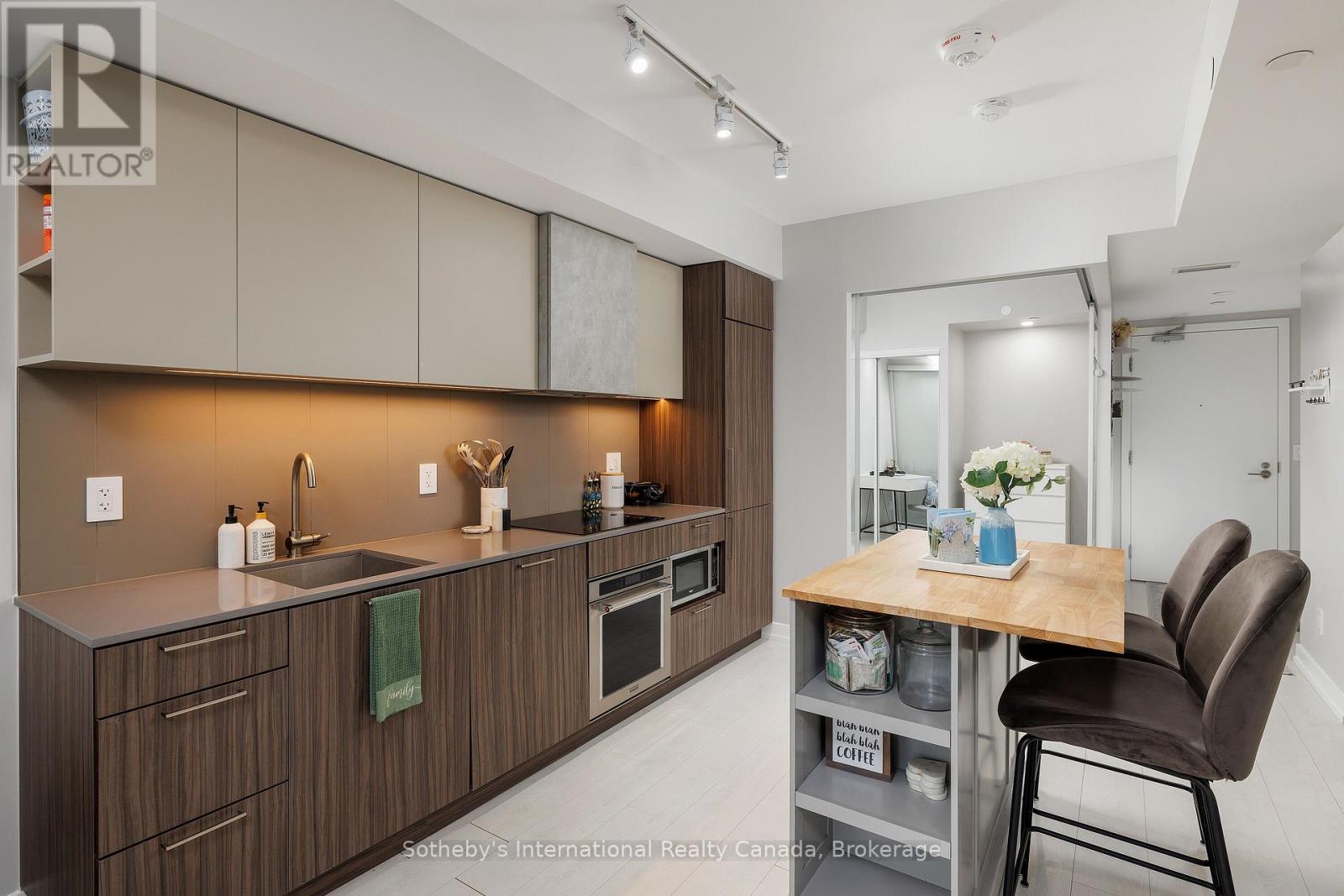 2608 - 19 WESTERN BATTERY ROAD