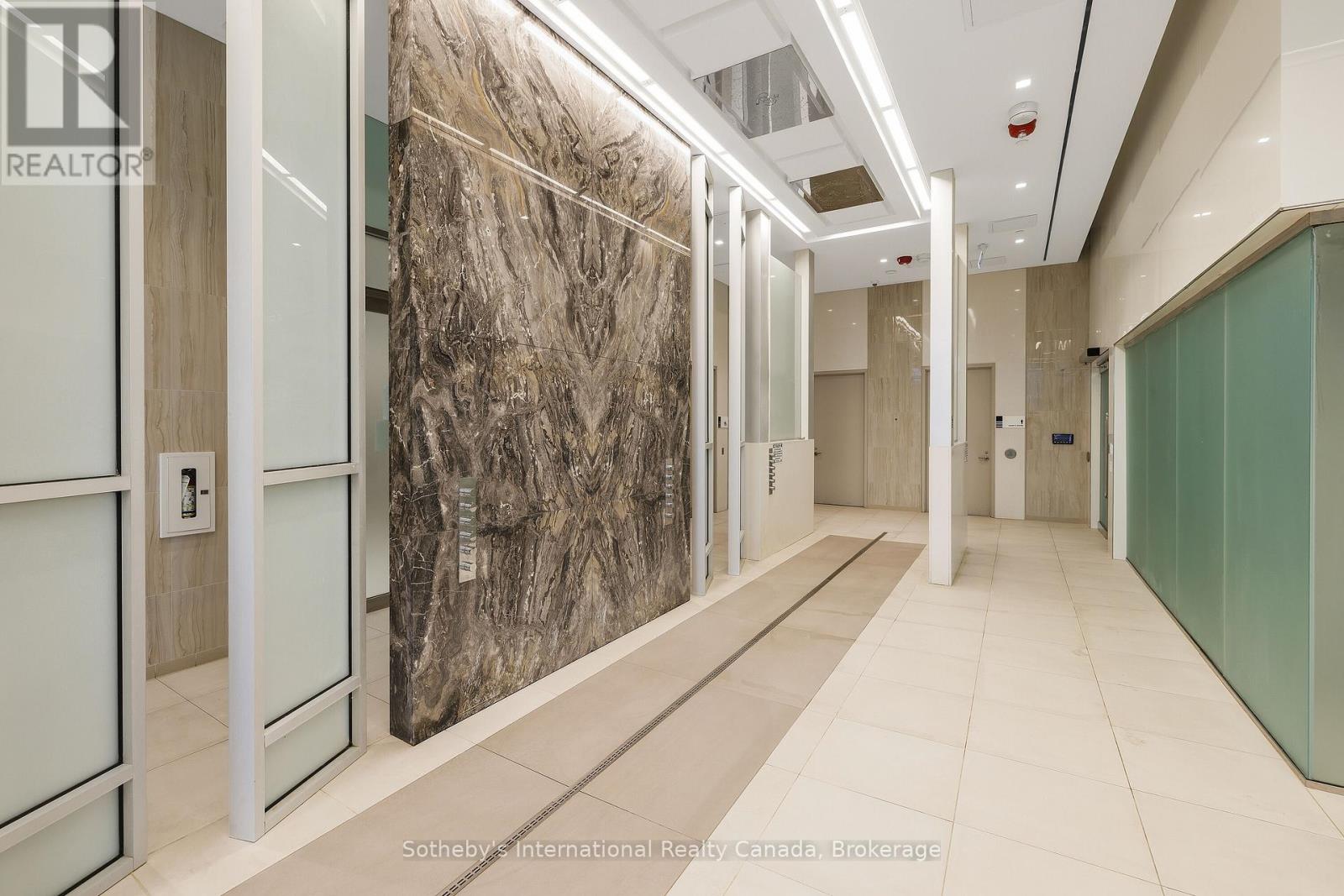 2608 - 19 WESTERN BATTERY ROAD