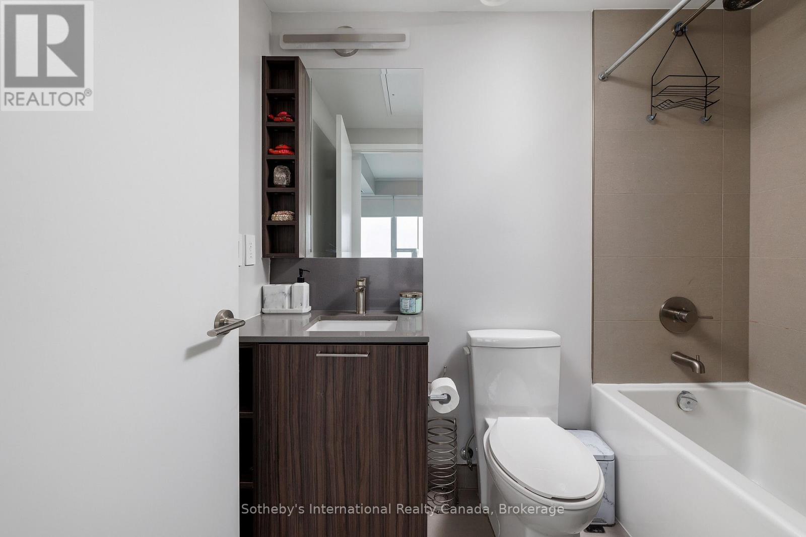 2608 - 19 WESTERN BATTERY ROAD