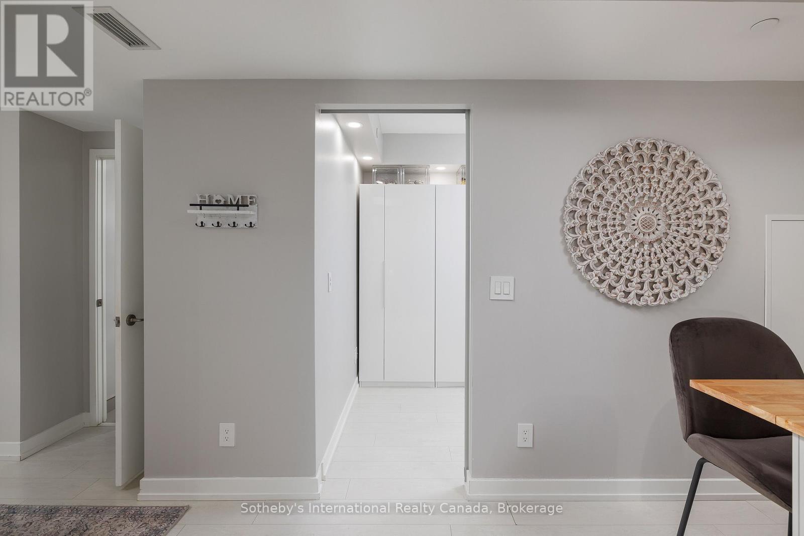 2608 - 19 WESTERN BATTERY ROAD