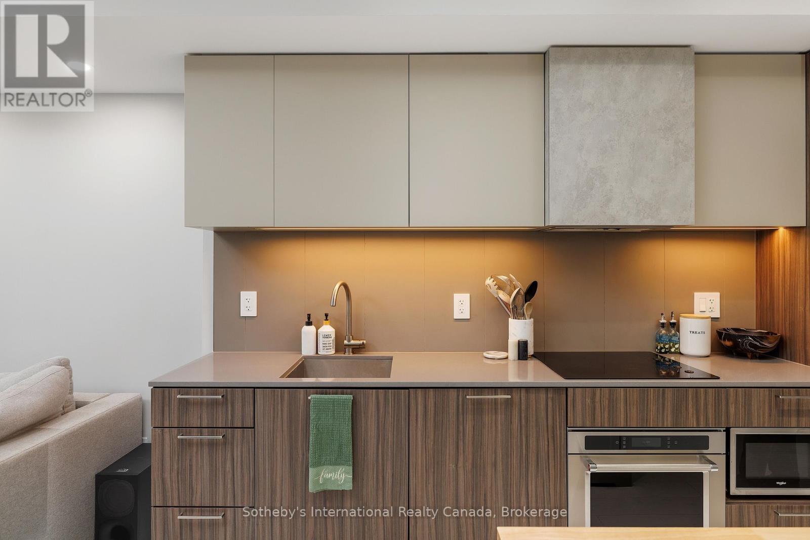 2608 - 19 WESTERN BATTERY ROAD