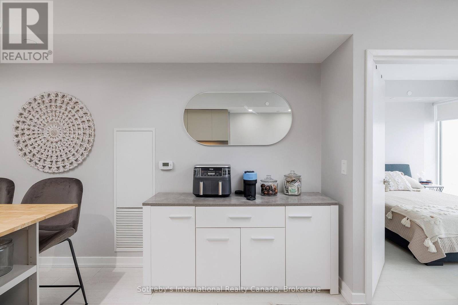 2608 - 19 WESTERN BATTERY ROAD