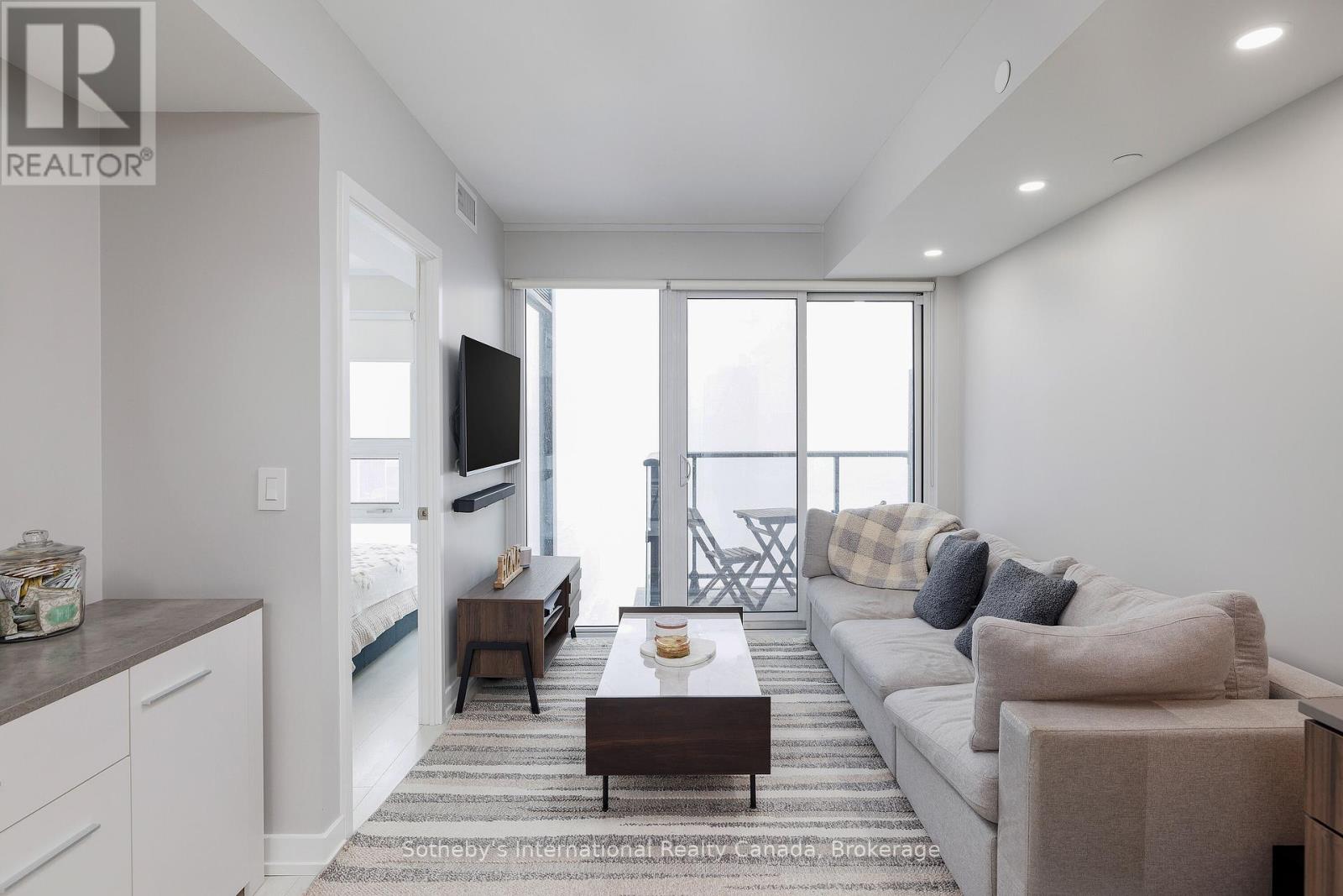 2608 - 19 WESTERN BATTERY ROAD