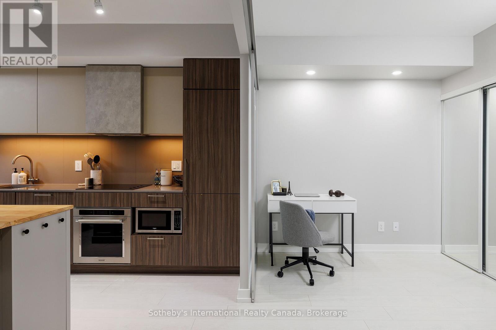 2608 - 19 WESTERN BATTERY ROAD