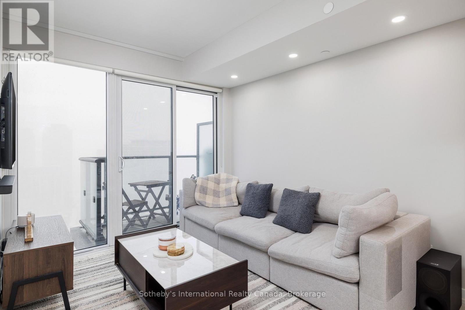 2608 - 19 WESTERN BATTERY ROAD