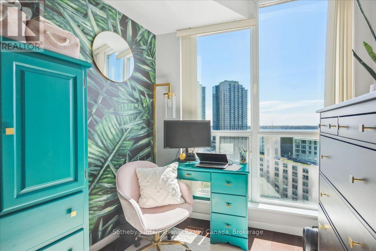 1804 - 218 QUEENS QUAY W