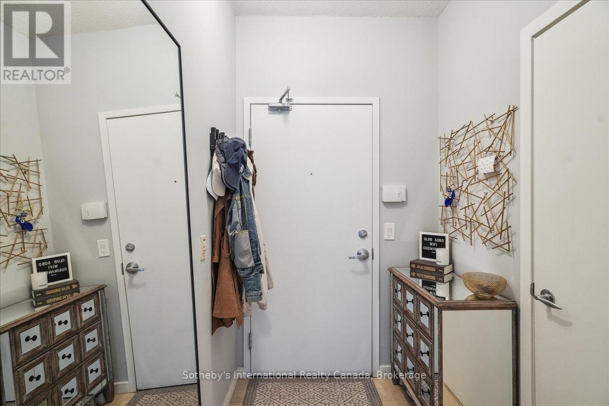 1804 - 218 QUEENS QUAY W