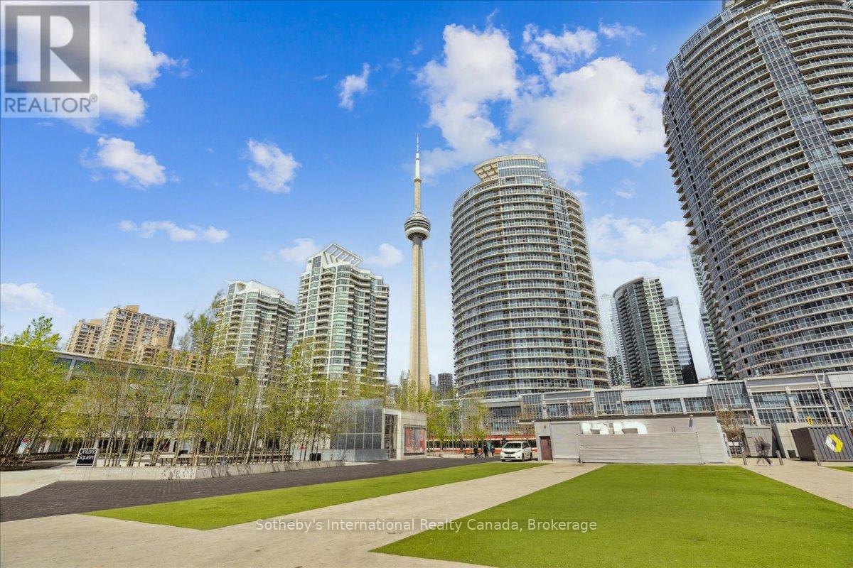1804 - 218 QUEENS QUAY W
