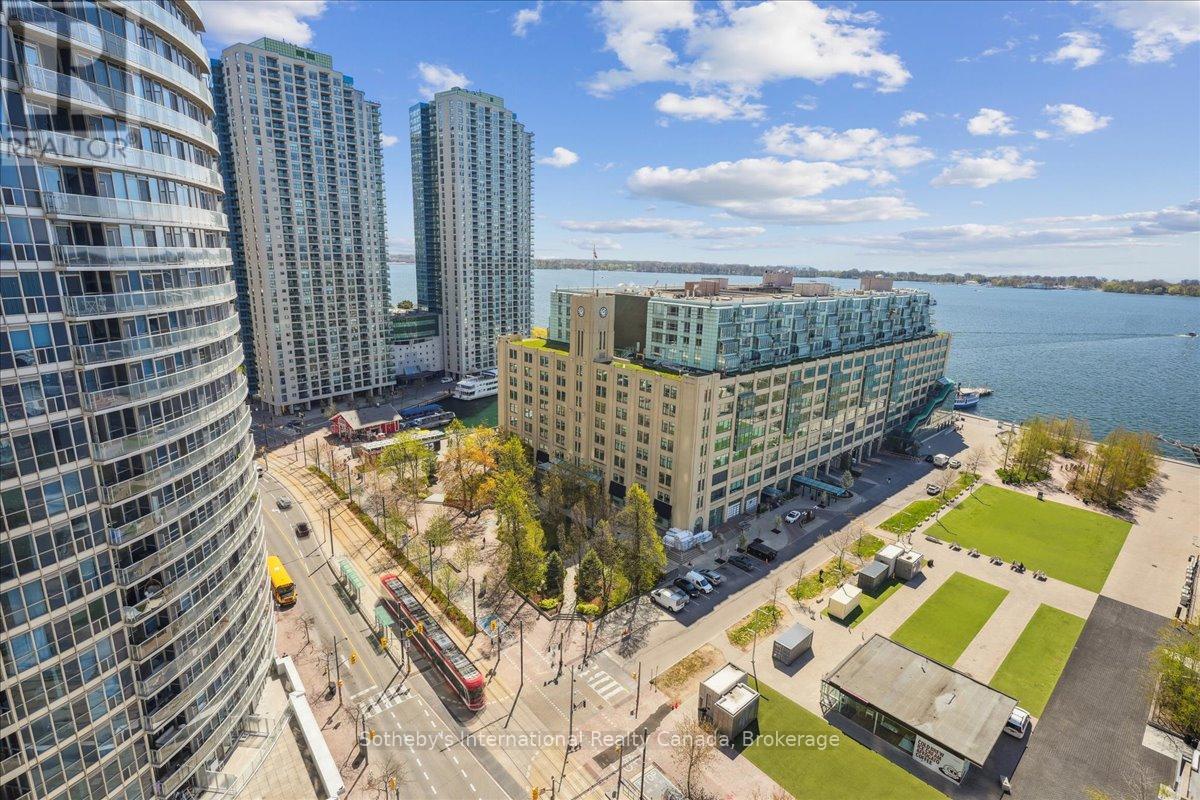 1804 - 218 QUEENS QUAY W