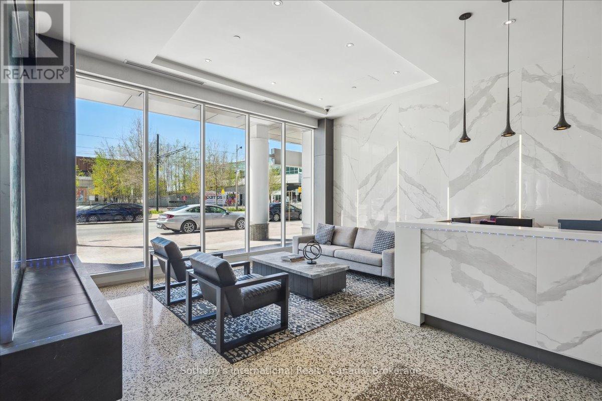 1804 - 218 QUEENS QUAY W