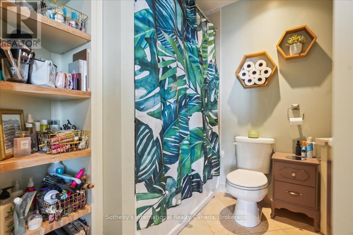 1804 - 218 QUEENS QUAY W