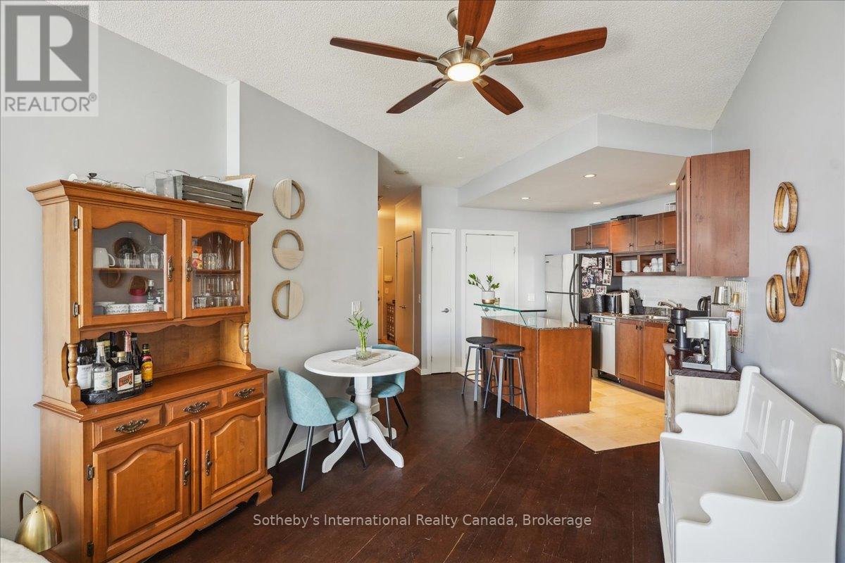 1804 - 218 QUEENS QUAY W