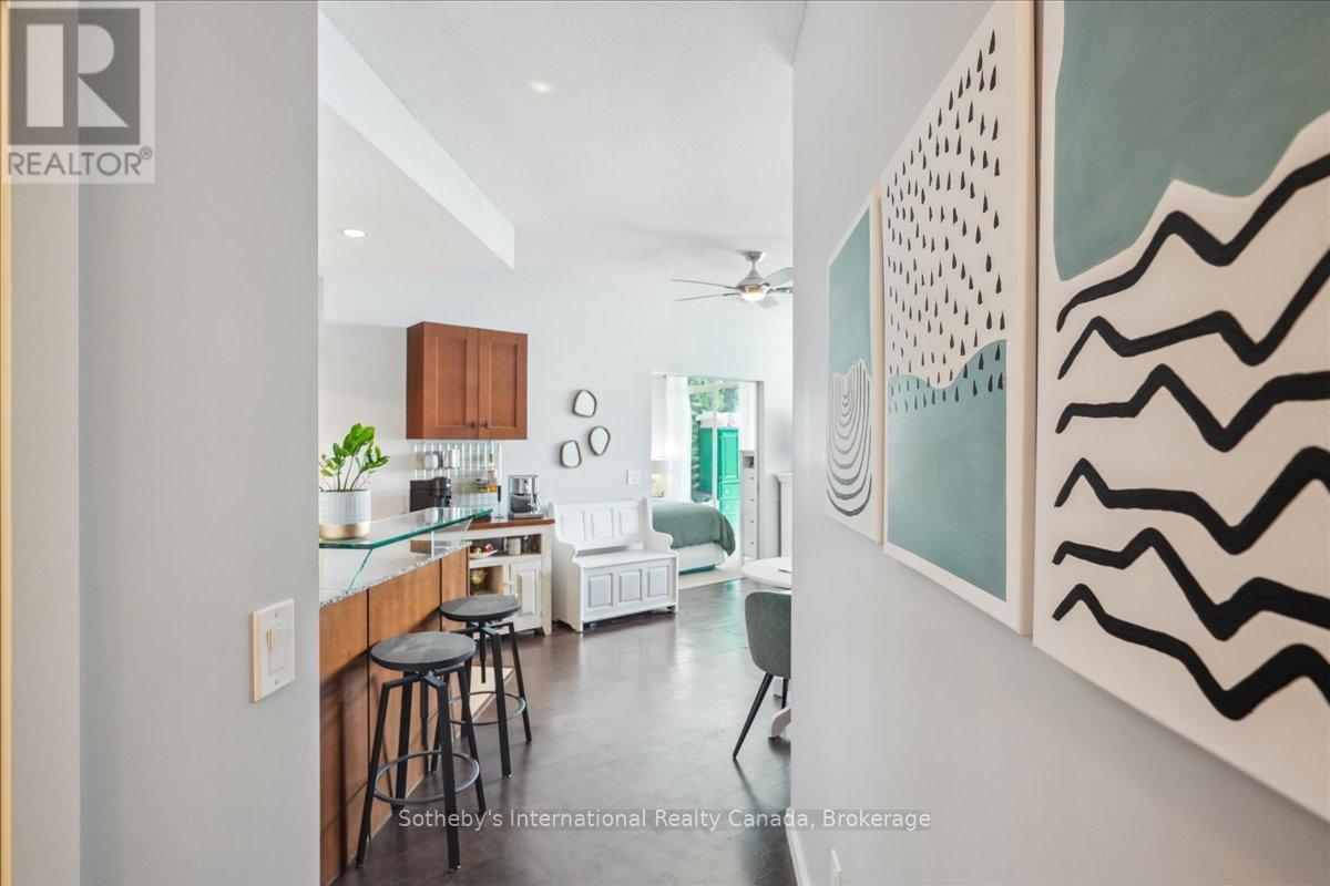 1804 - 218 QUEENS QUAY W