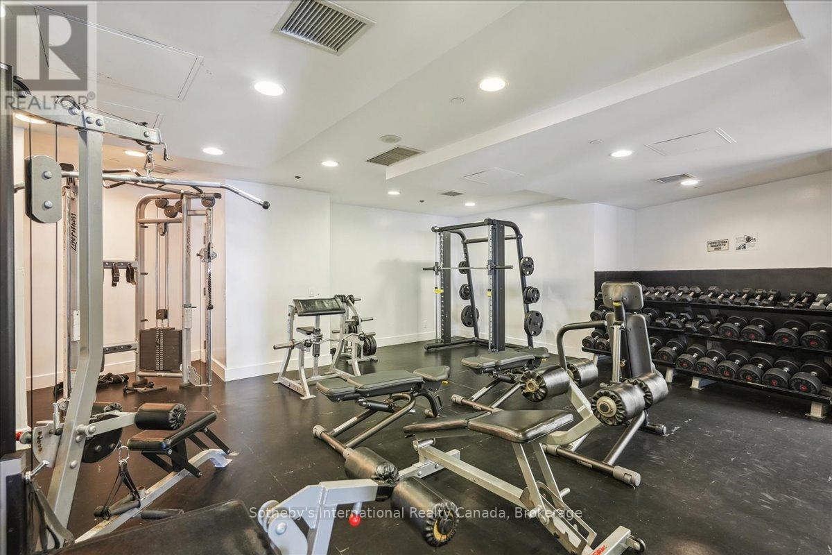 1804 - 218 QUEENS QUAY W