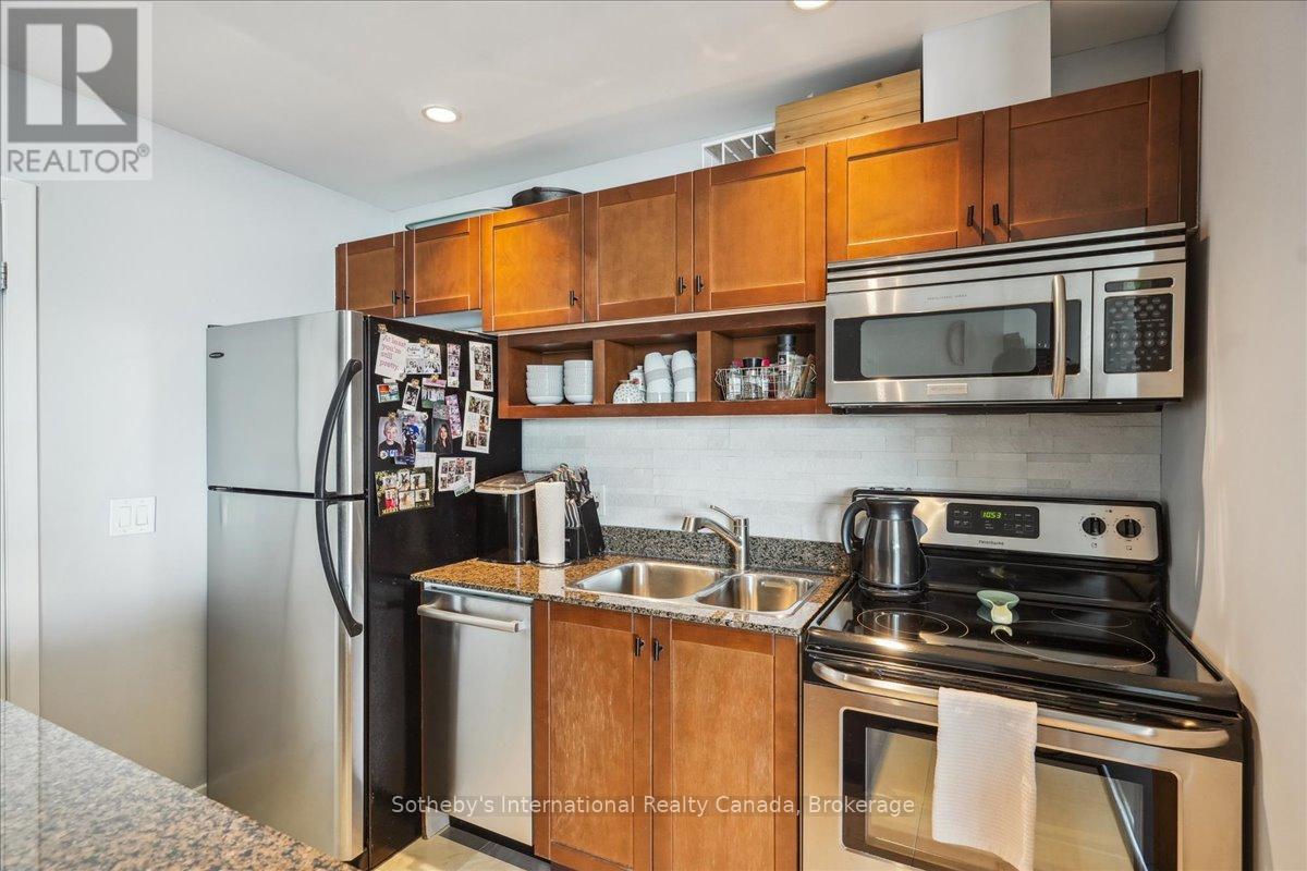 1804 - 218 QUEENS QUAY W