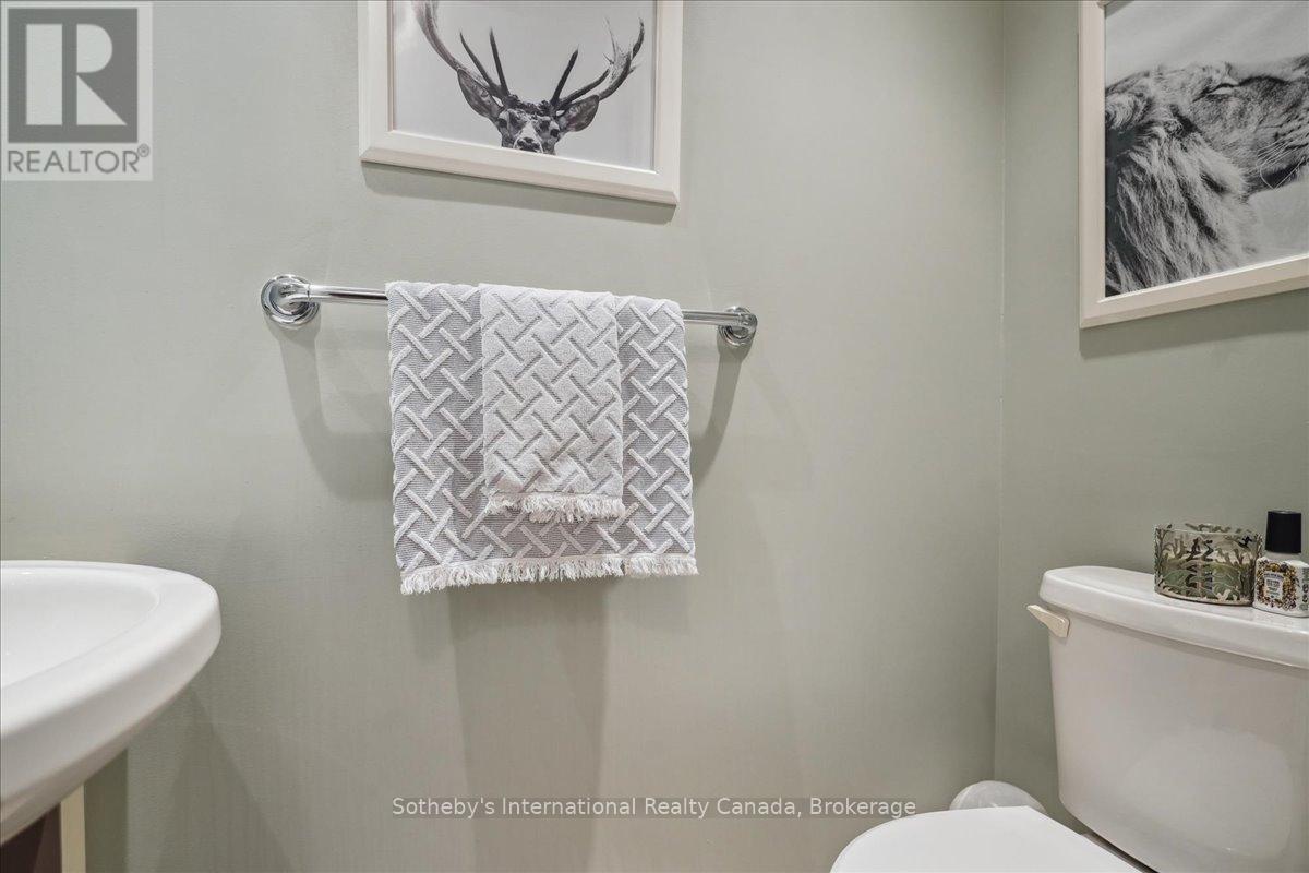 1804 - 218 QUEENS QUAY W