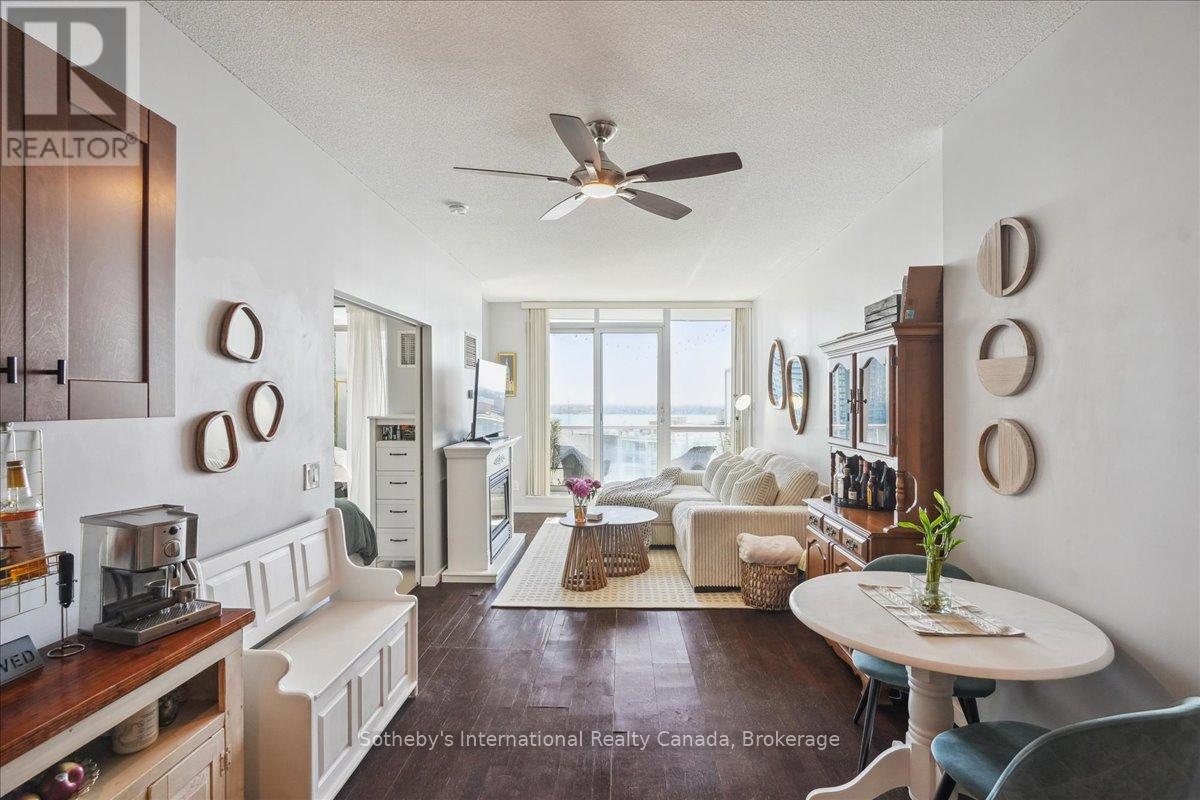 1804 - 218 QUEENS QUAY W