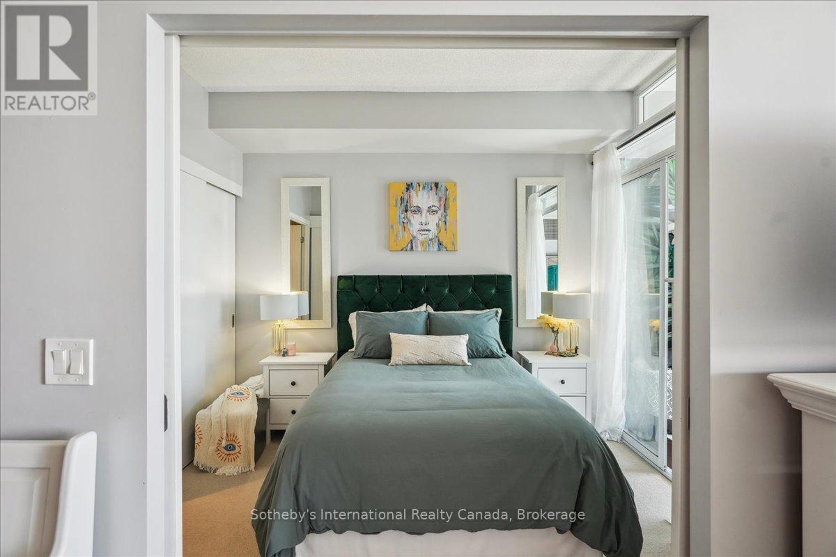 1804 - 218 QUEENS QUAY W