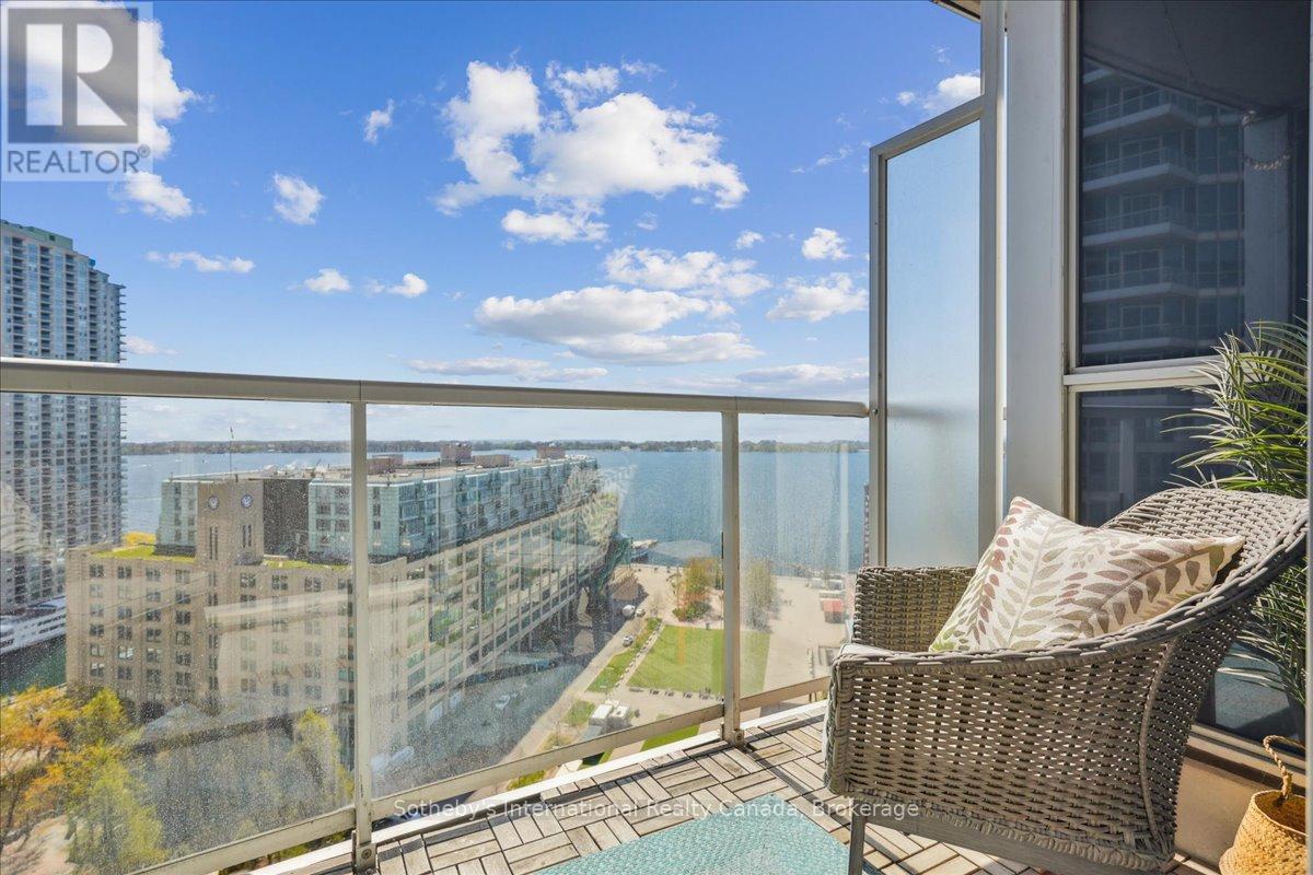 1804 - 218 QUEENS QUAY W