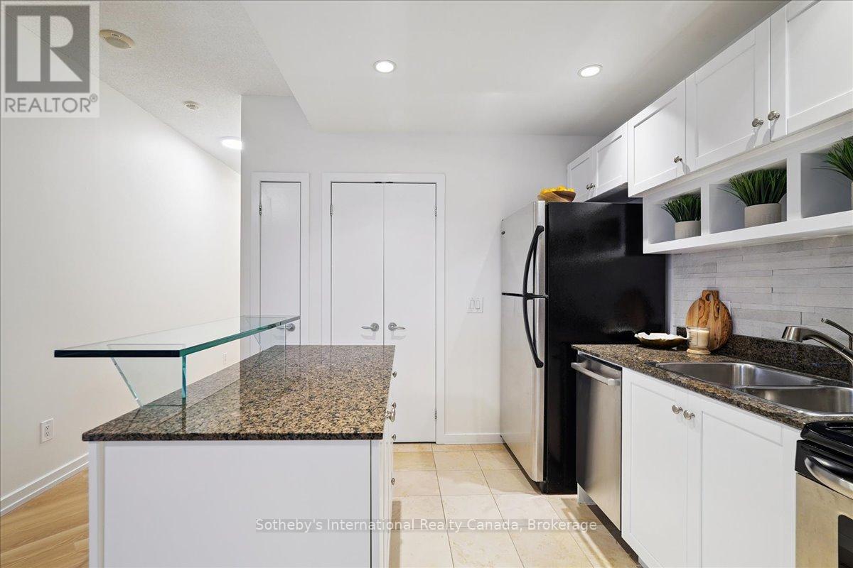 1804 - 218 QUEENS QUAY W