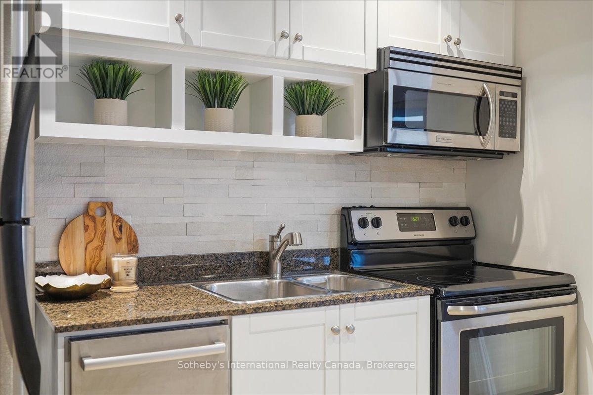 1804 - 218 QUEENS QUAY W