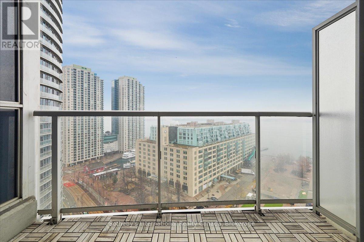 1804 - 218 QUEENS QUAY W