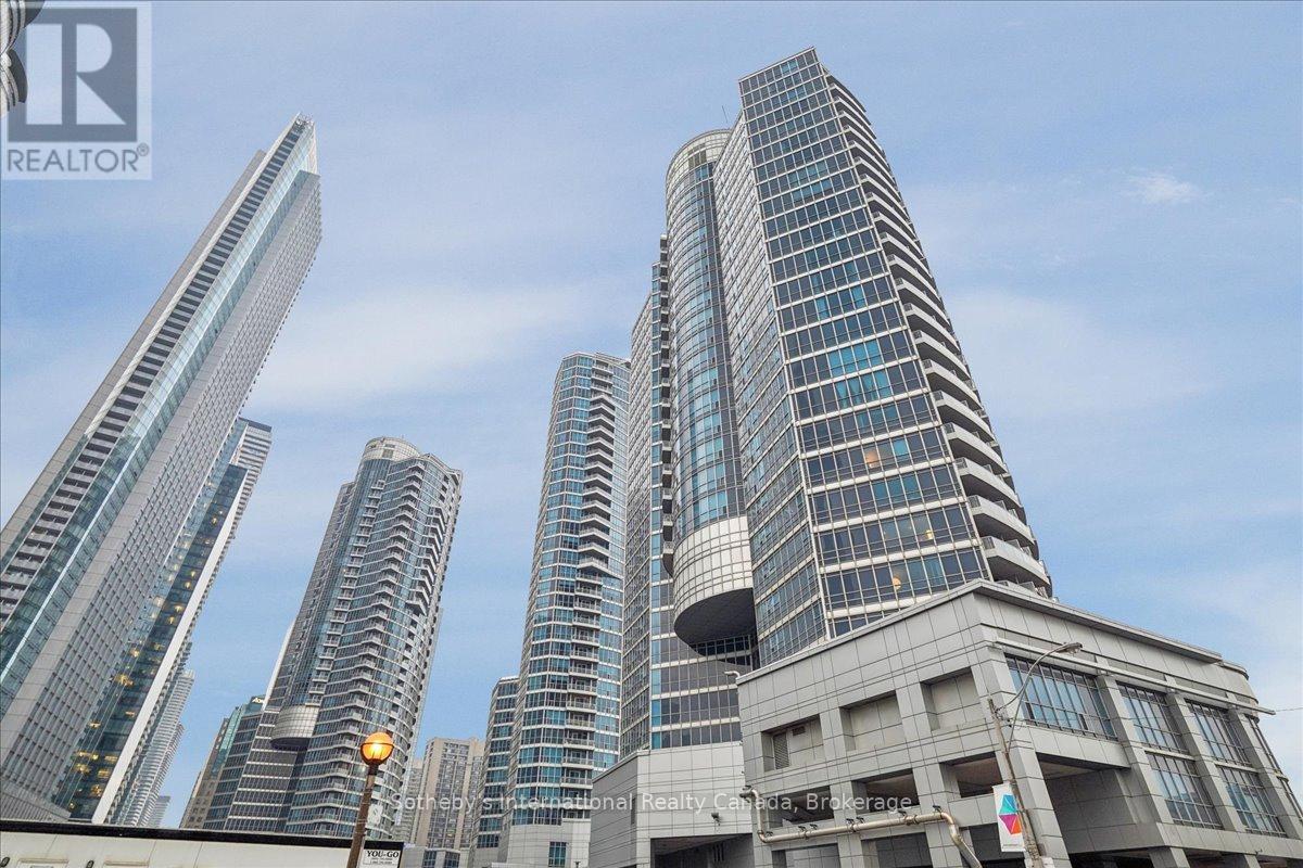 1804 - 218 QUEENS QUAY W