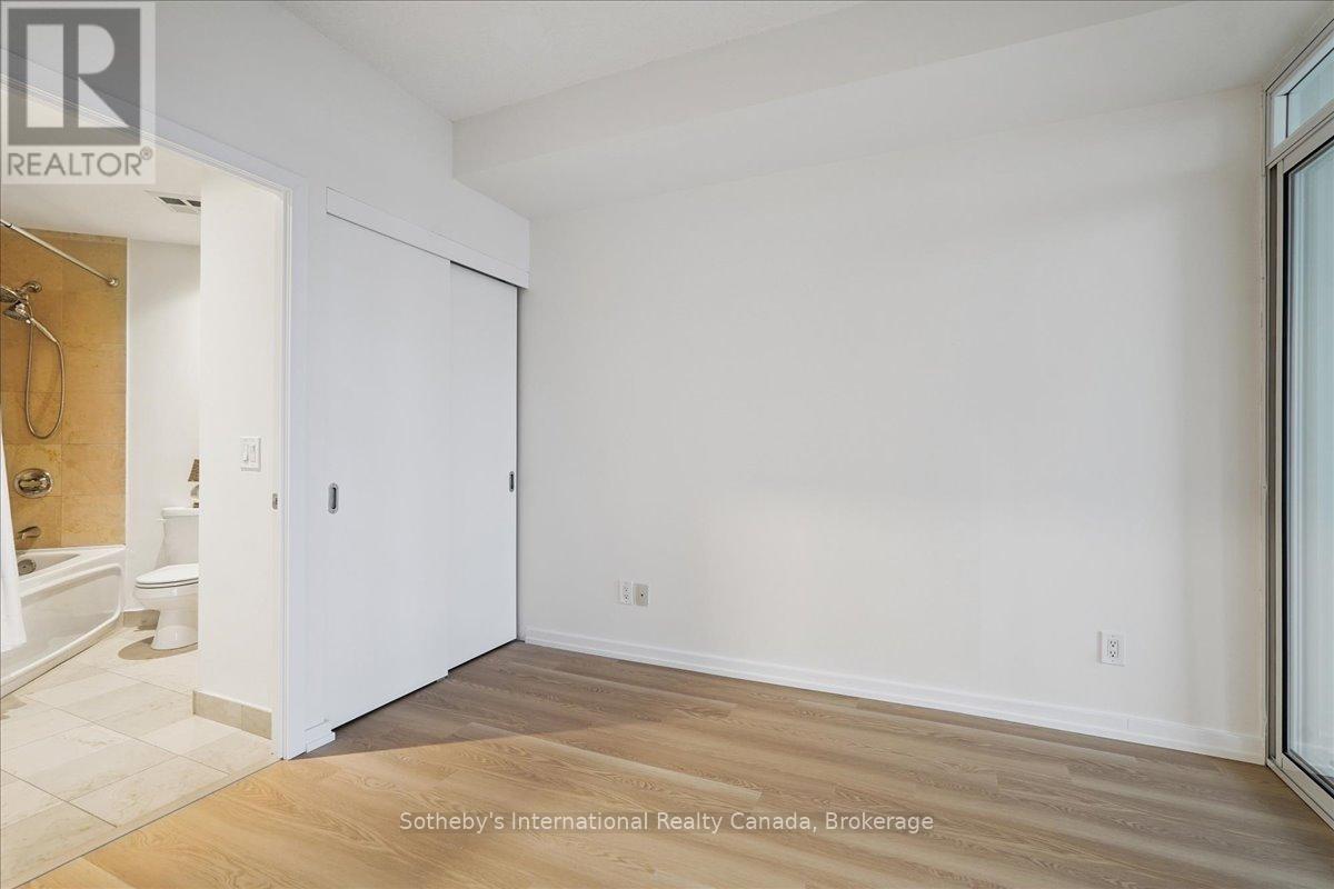 1804 - 218 QUEENS QUAY W