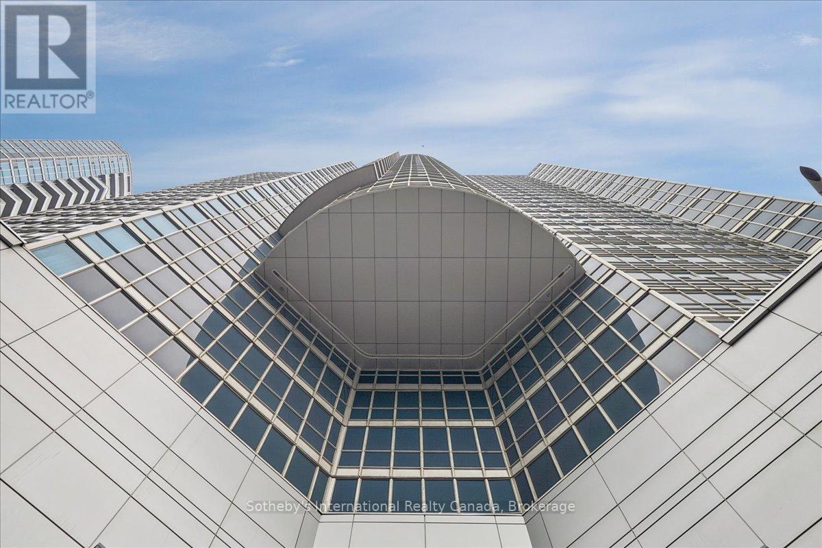 1804 - 218 QUEENS QUAY W