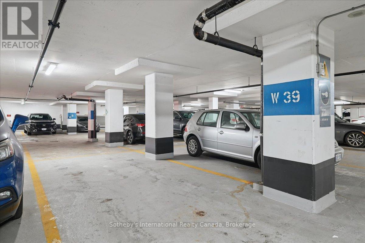 1804 - 218 QUEENS QUAY W