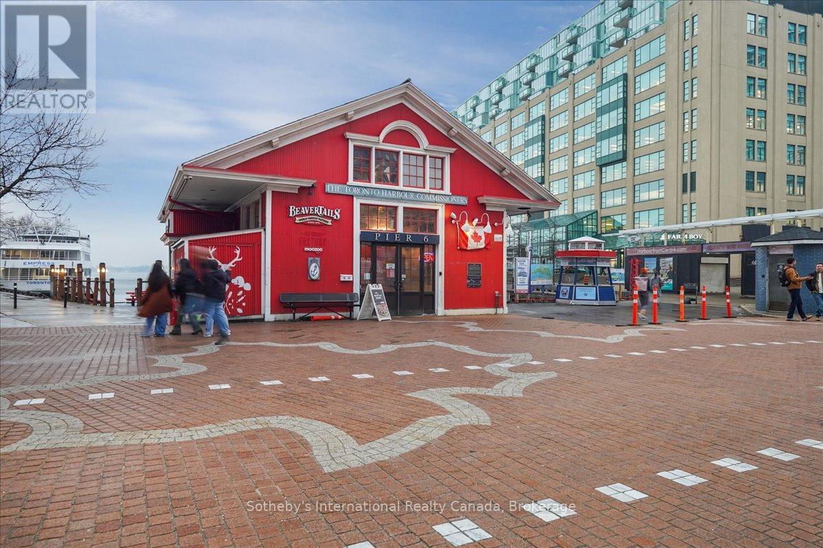 1804 - 218 QUEENS QUAY W