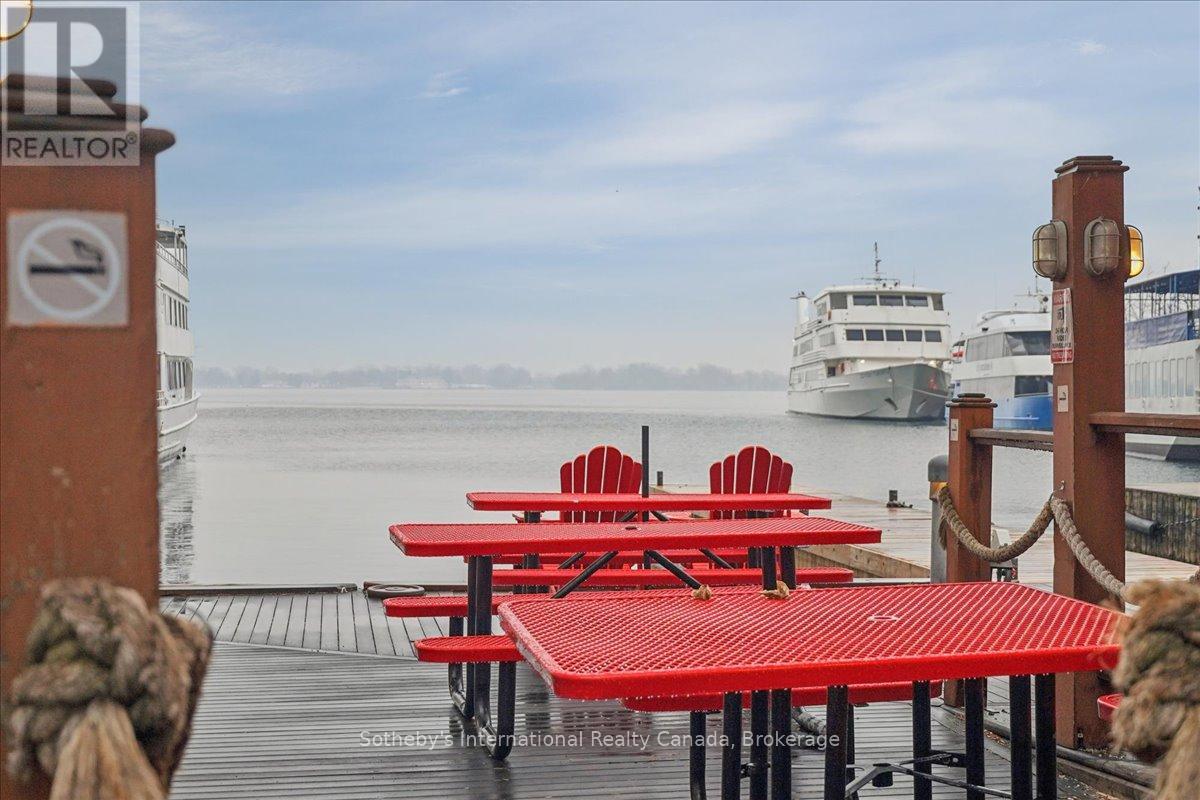 1804 - 218 QUEENS QUAY W