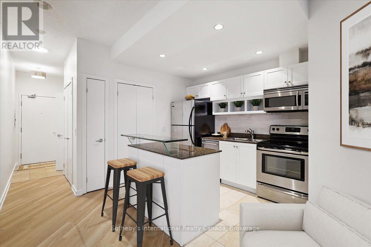 1804 - 218 QUEENS QUAY W