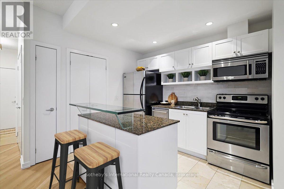 1804 - 218 QUEENS QUAY W