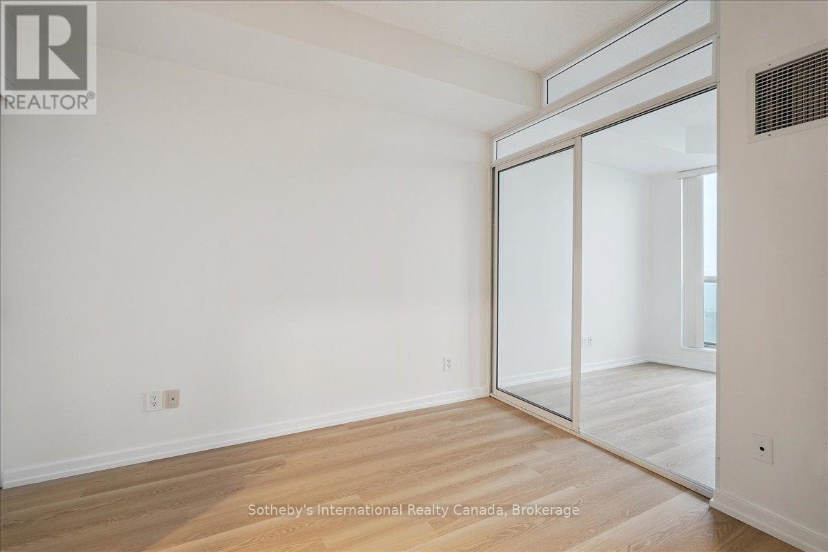 1804 - 218 QUEENS QUAY W