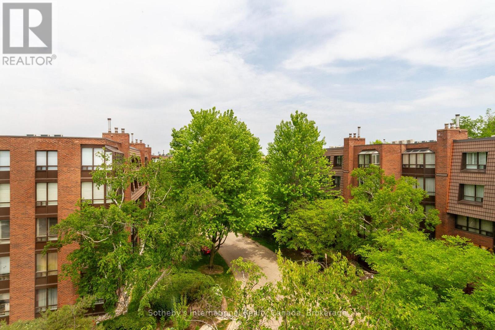509 - 245 THE DONWAY W