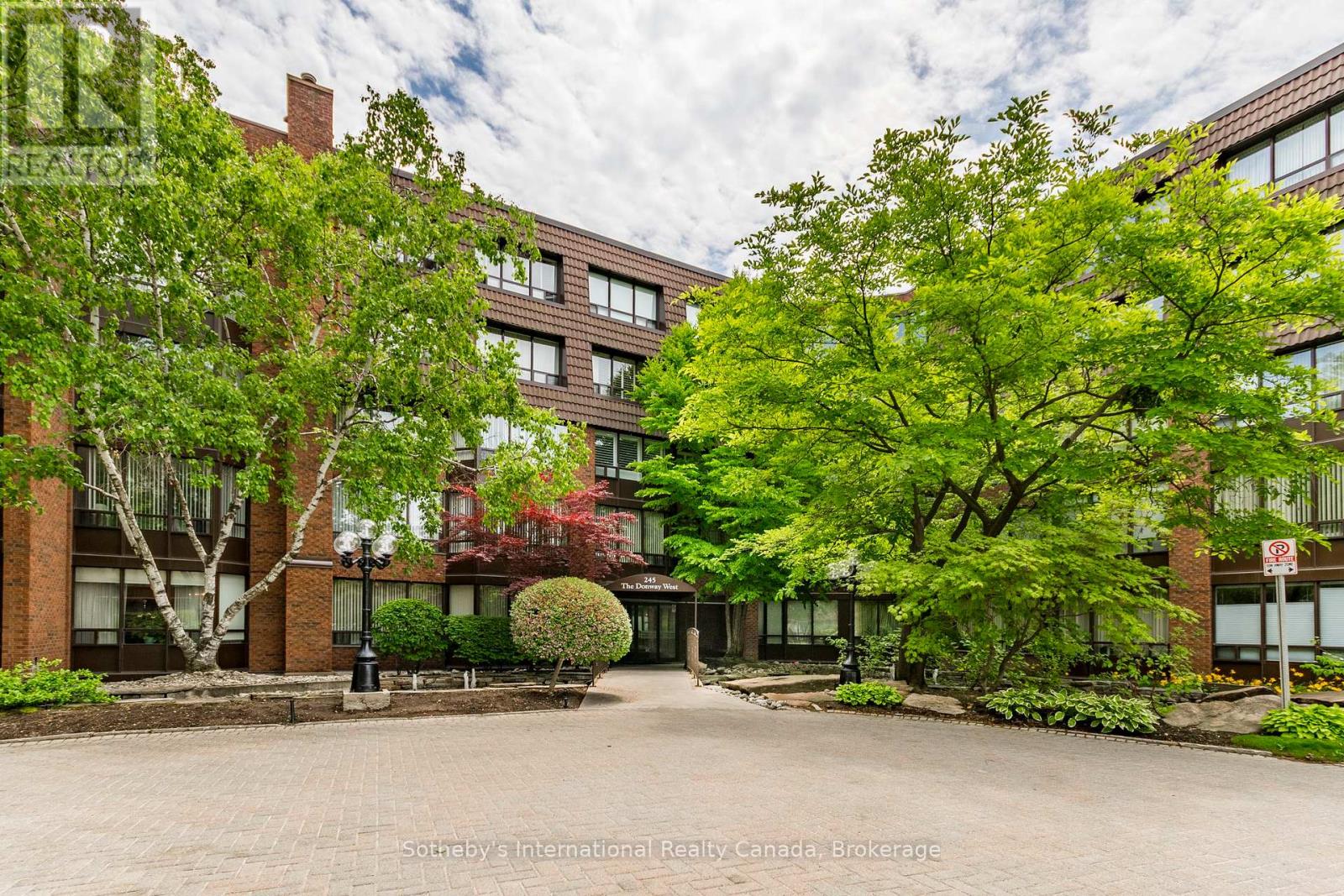 509 - 245 THE DONWAY W
