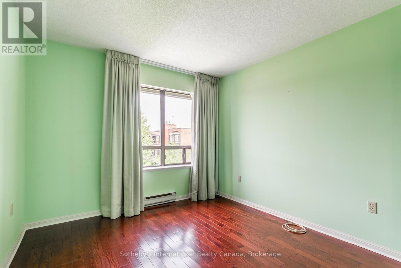 509 - 245 THE DONWAY W