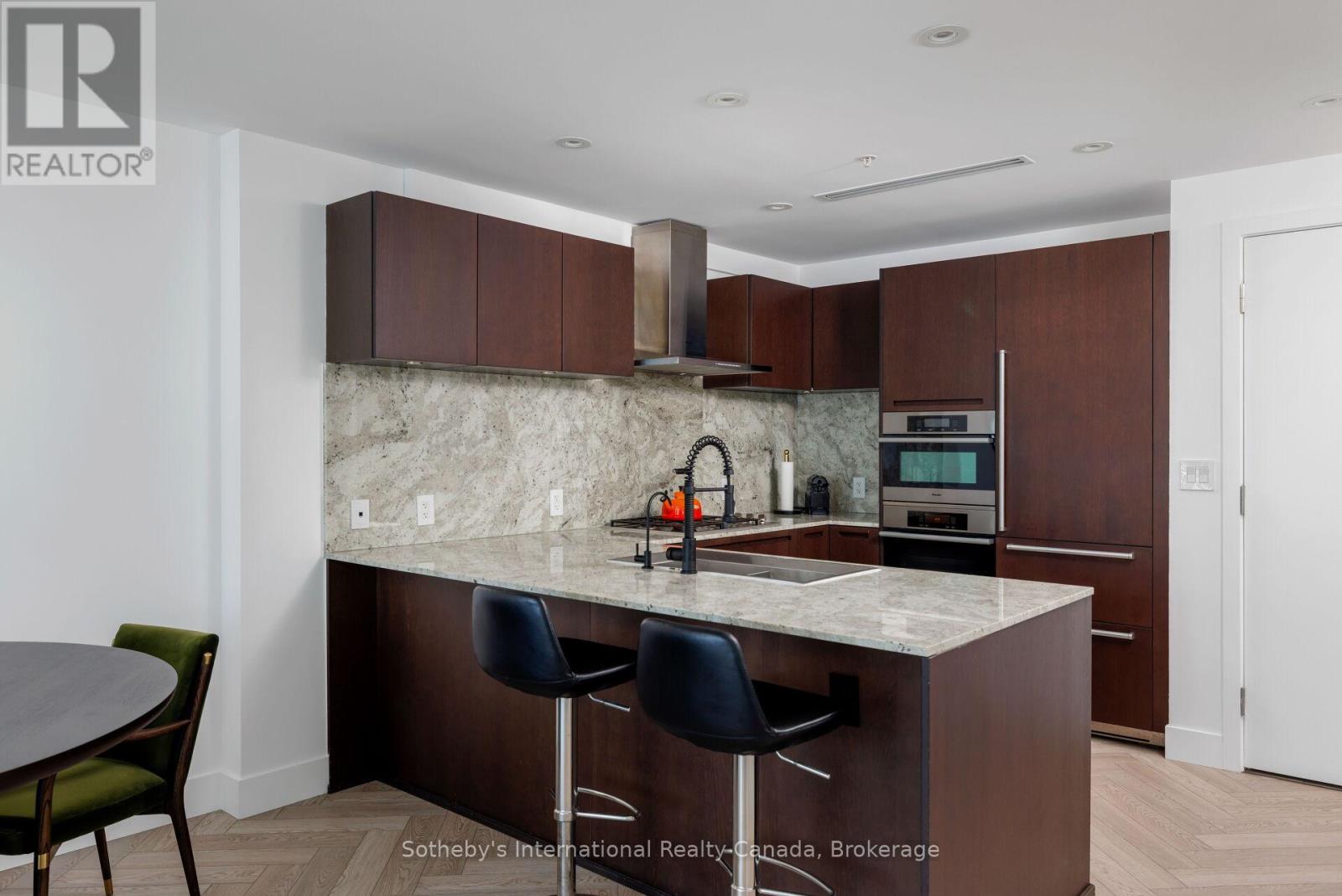 2802 - 180 UNIVERSITY AVENUE