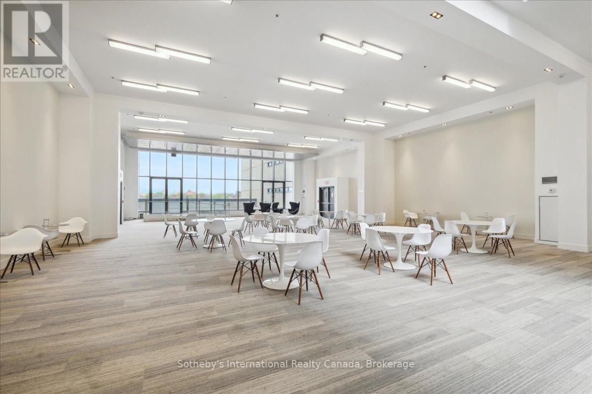 1605W - 36 LISGAR STREET