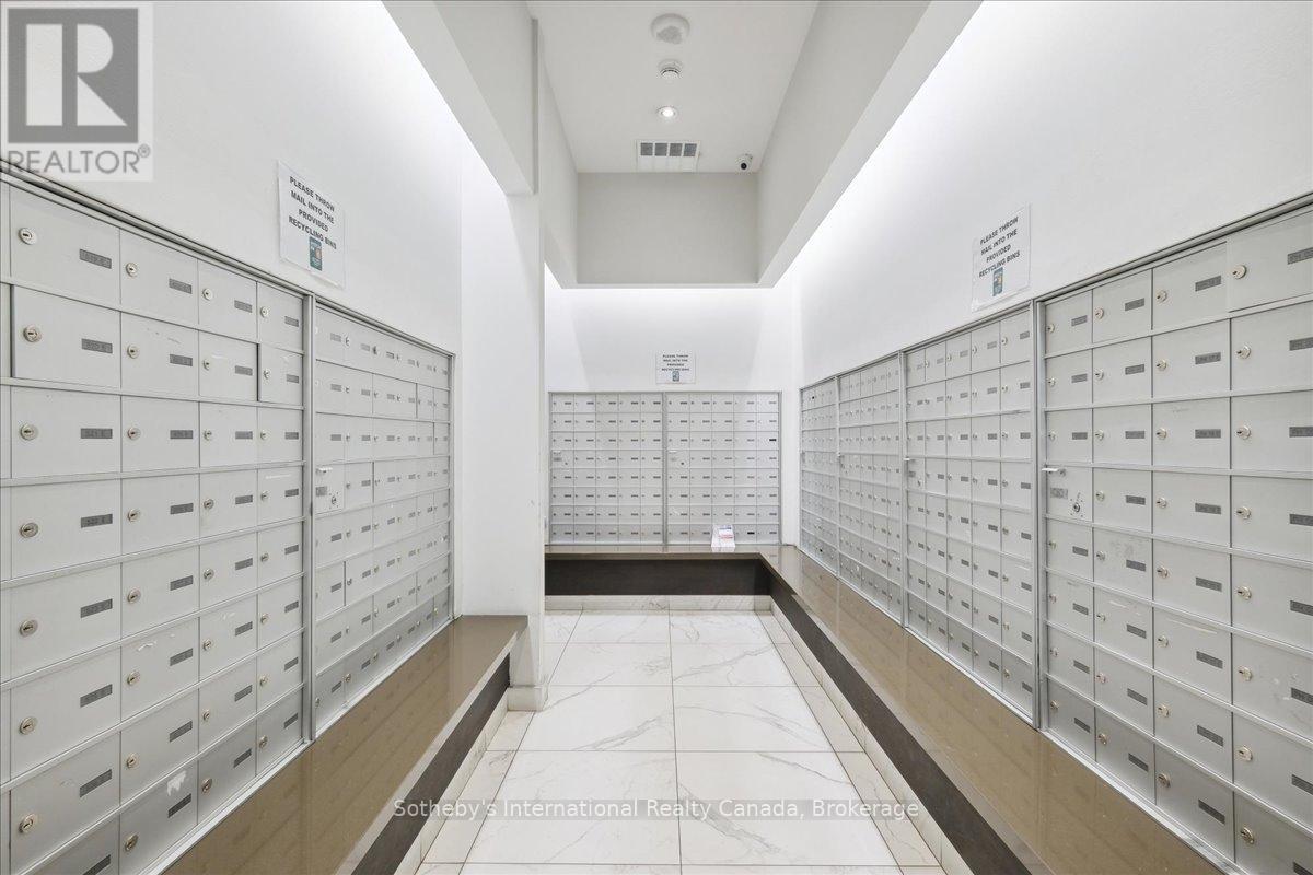 1605W - 36 LISGAR STREET