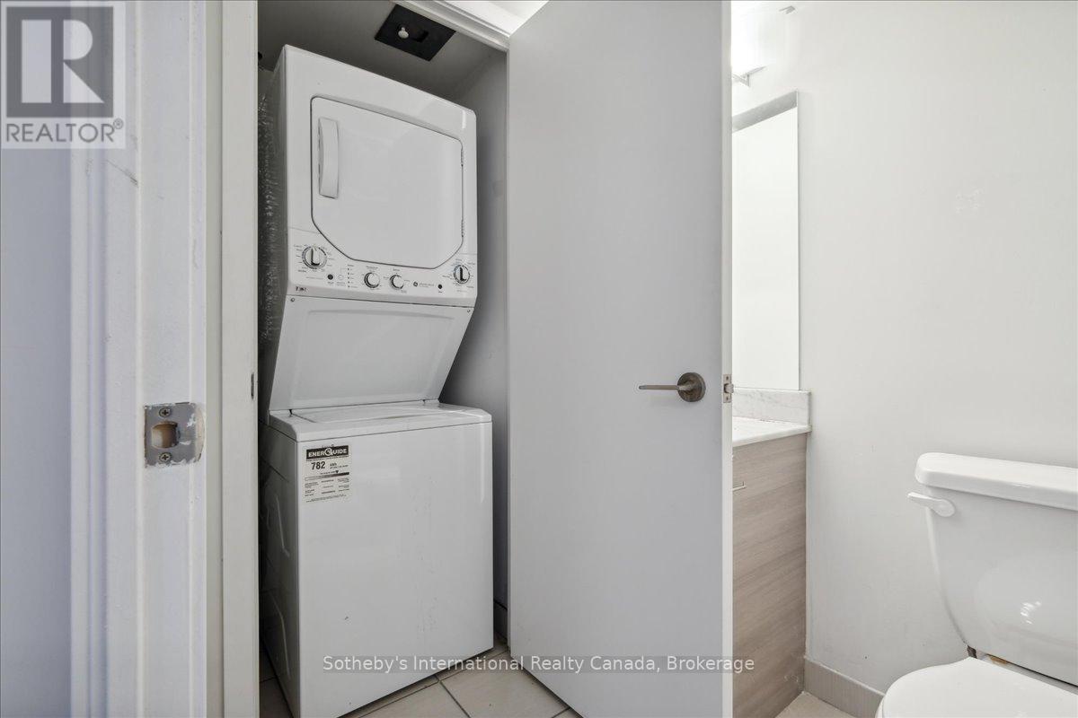 1605W - 36 LISGAR STREET