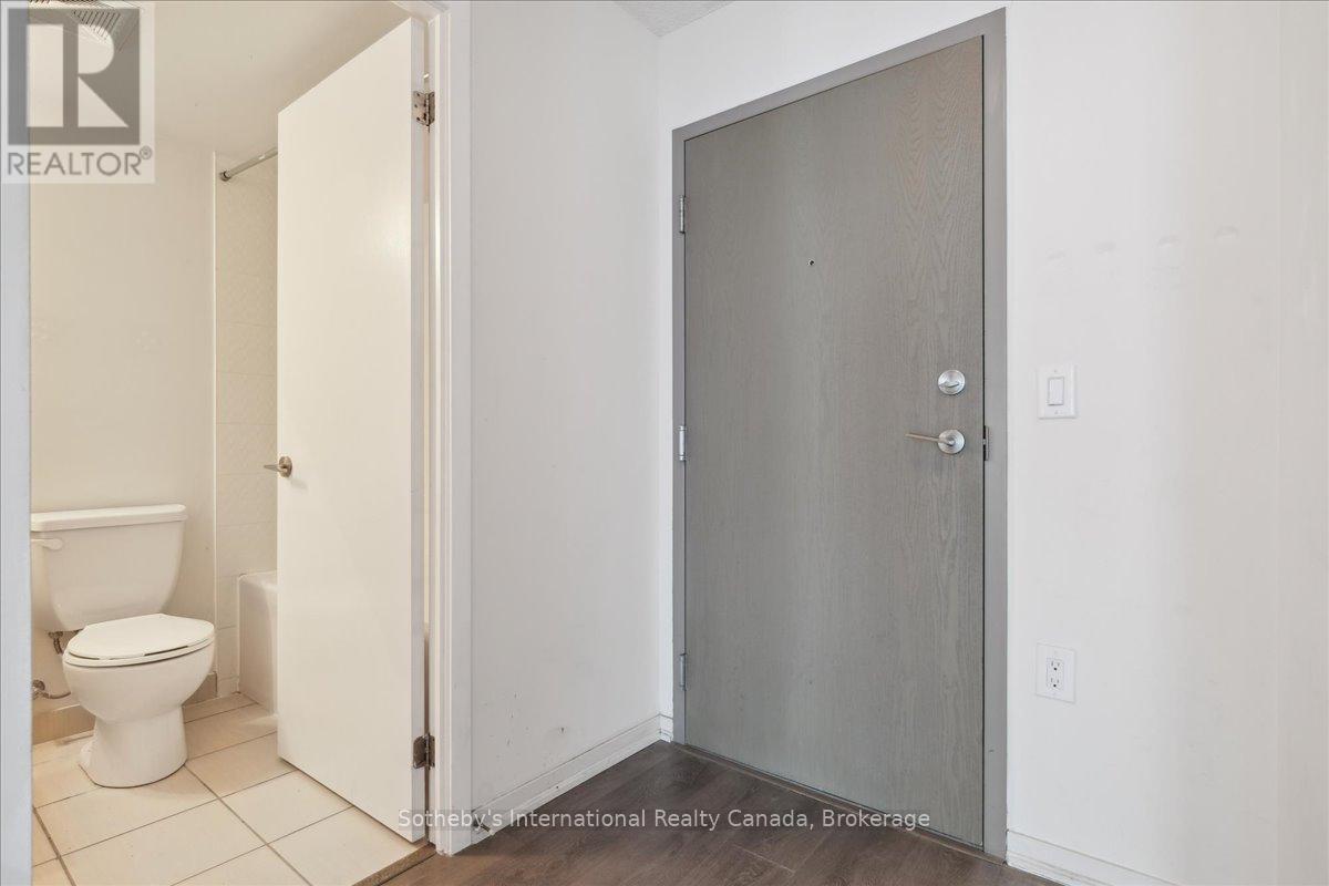 1605W - 36 LISGAR STREET